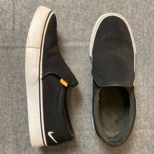 Nike Women’s Court Royale AC Black Slip On Sneakers Size 8 Pre-Owned